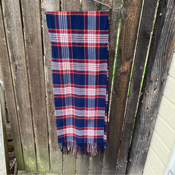 100% Cashmere Made in Germany Hand Tailored Plaid Fringed Scarf. - Picture 7 of 9